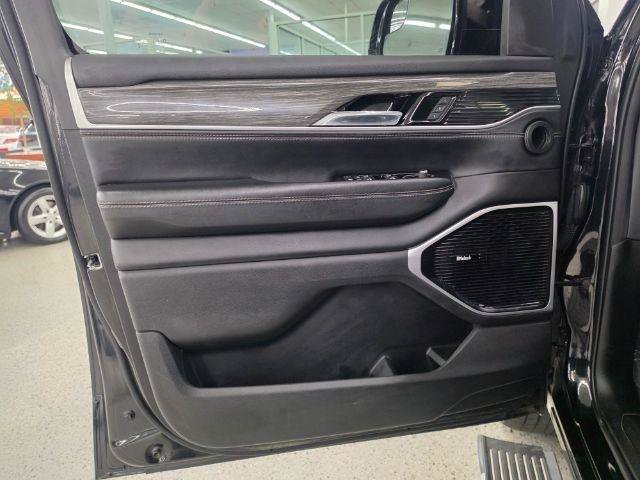 Used 2022 Jeep Wagoneer Series III w/ Premium Group I AWD/4WD image 36
