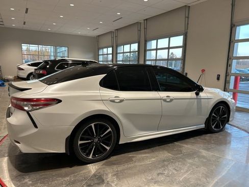 Used 2019 Toyota Camry XSE image 9