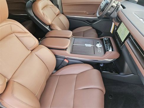 New 2025 Lincoln Navigator L Reserve image 13