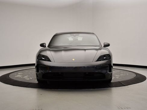 Used 2025 Porsche Taycan image 8