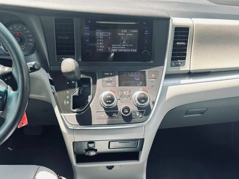 Used 2016 Toyota Sienna L FWD image 16