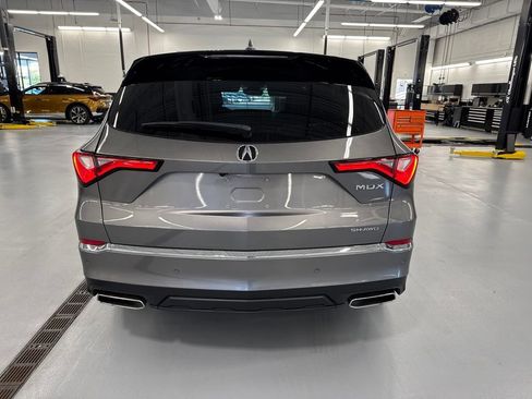 Used 2023 Acura MDX w/ Technology Package AWD/4WD image 4
