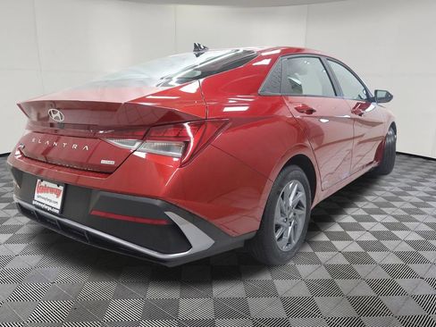 Used 2024 Hyundai Elantra Blue FWD image 8
