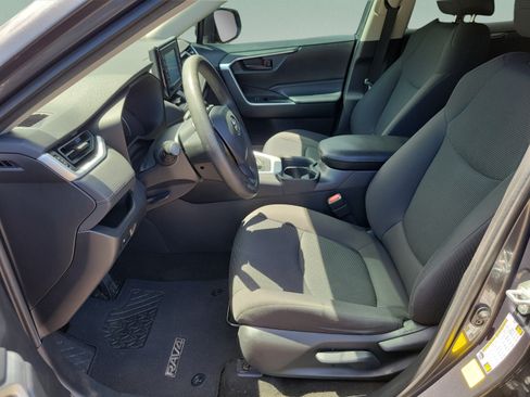Used 2019 Toyota RAV4 LE FWD image 24