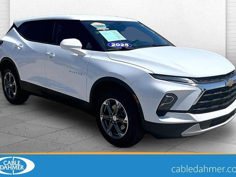 Used 2025 Chevrolet Blazer LT FWD image 1