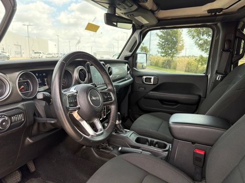 Used 2018 Jeep Wrangler Unlimited Sahara AWD/4WD image 11