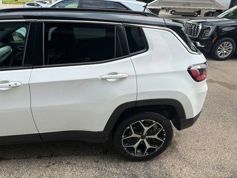 Used 2025 Jeep Compass Limited AWD/4WD image 3
