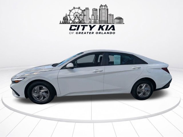 Used 2026 Hyundai Elantra SE FWD image 3