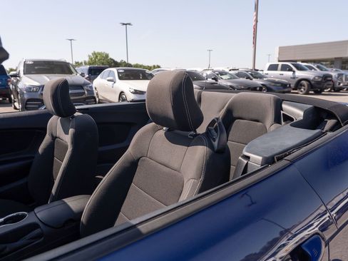 Used 2015 Ford Mustang Convertible w/ Equipment Group 051A RWD image 30