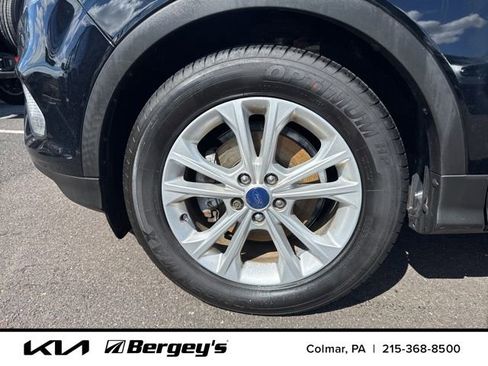 Used 2017 Ford Escape SE w/ Equipment Group 201A image 10