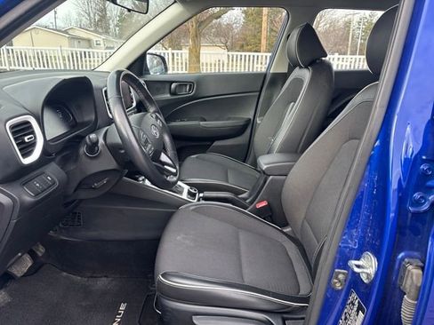 Certified 2023 Hyundai Venue Limited w/ Cargo Package image 10