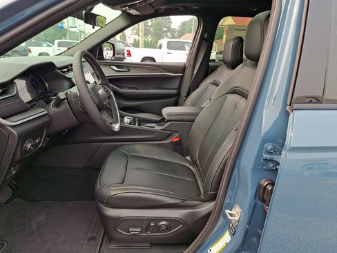 New 2026 Jeep Grand Cherokee Limited AWD/4WD image 13