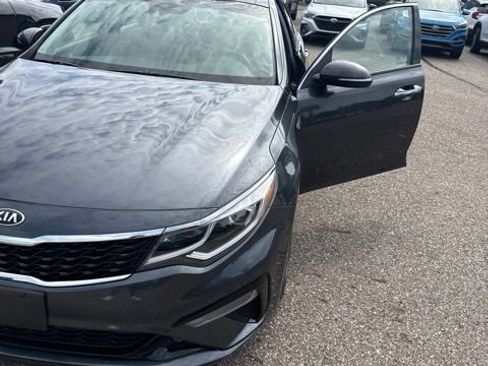 Used 2019 Kia Optima S w/ S Panoramic Sunroof Package FWD image 2