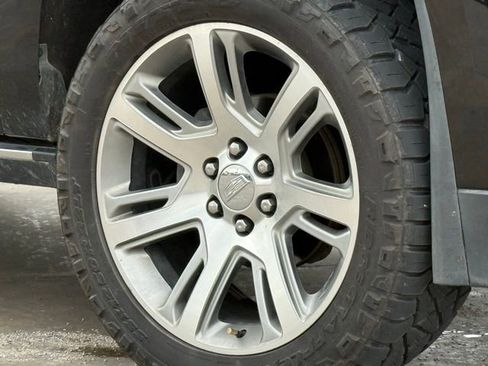 Used 2019 Cadillac Escalade Premium Luxury image 12