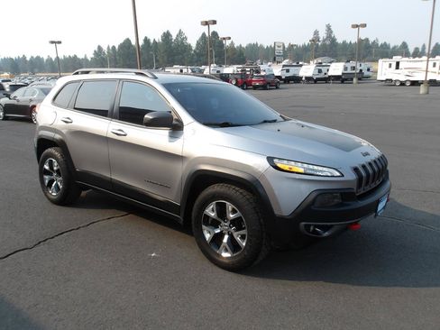 Used 2015 Jeep Cherokee Trailhawk AWD/4WD image 7