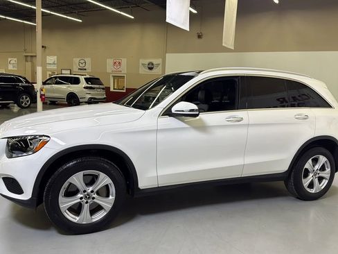 Used 2018 Mercedes-Benz GLC 300 4MATIC w/ Premium Package image 8