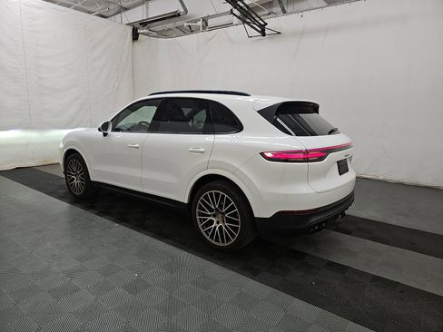 Used 2023 Porsche Cayenne Platinum Edition w/ Assistance Package AWD/4WD image 10
