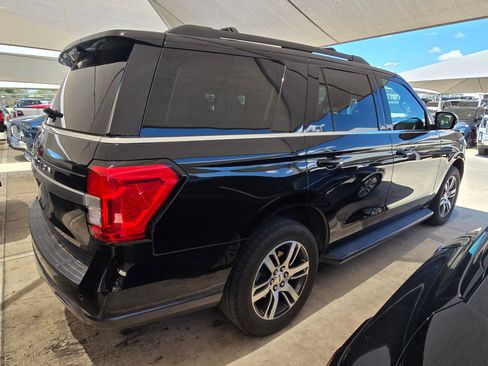 Used 2024 Ford Expedition XLT AWD/4WD image 9