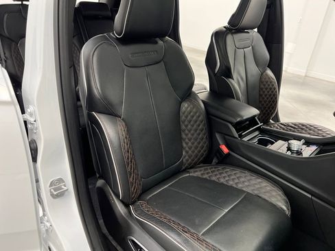 Used 2025 Jeep Grand Cherokee Summit image 23