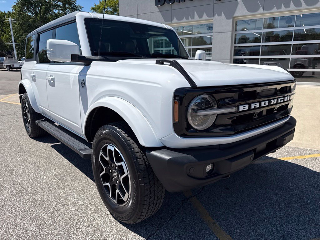 Used 2023 Ford Bronco Outer Banks AWD/4WD image 12
