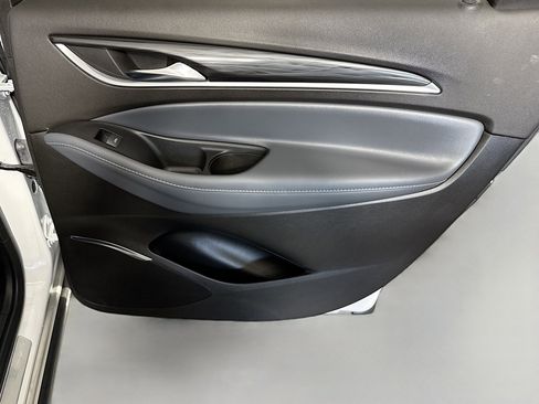 Used 2023 Buick Enclave Essence image 28