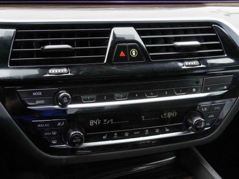 Used 2022 BMW M550i xDrive M550i xDrive w/ Executive Package image 30