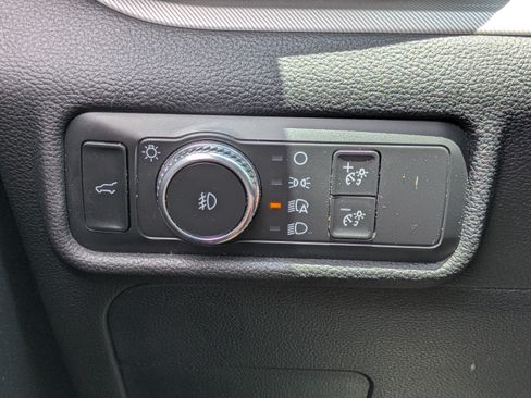 Used 2020 Ford Explorer XLT w/ Equipment Group 202A RWD image 21