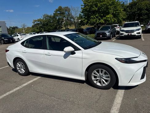 Used 2025 Toyota Camry LE FWD image 8
