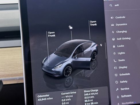 Used 2023 Tesla Model Y Long Range AWD/4WD image 19