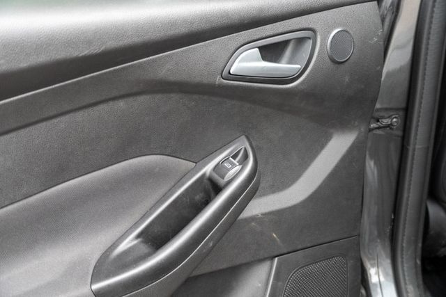 Used 2017 Ford Focus Titanium FWD image 78