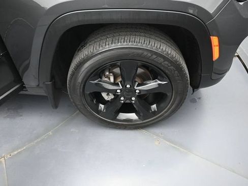 Used 2024 Jeep Grand Cherokee Altitude AWD/4WD image 35