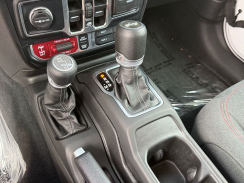 Used 2024 Jeep Wrangler Unlimited Rubicon AWD/4WD image 23