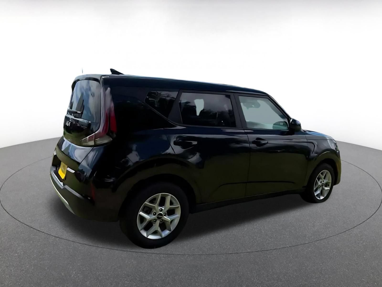 Used 2025 Kia Soul LX w/ LX Technology Package FWD image 13