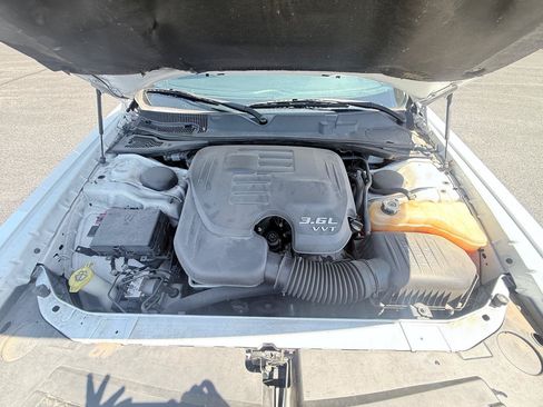 Used 2018 Dodge Challenger SXT RWD image 18