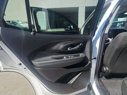 Used 2024 GMC Terrain SLE image 16