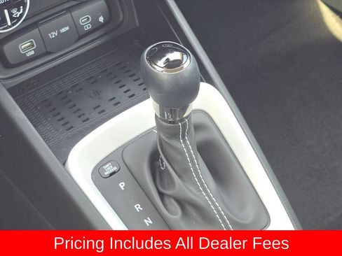 Certified 2025 Hyundai Venue Limited FWD image 21