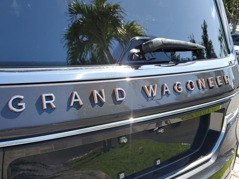 Used 2022 Jeep Grand Wagoneer Series III w/ Flexible Seating Group AWD/4WD image 8