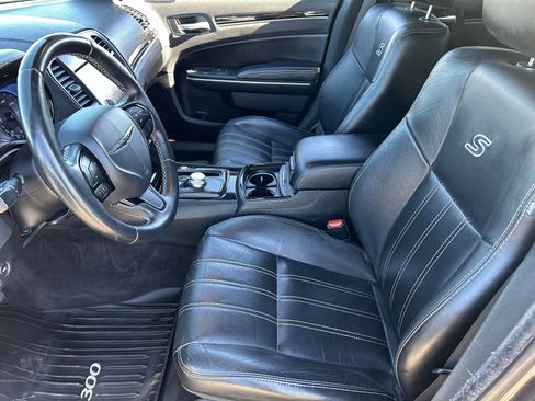 Used 2018 Chrysler 300 S image 18