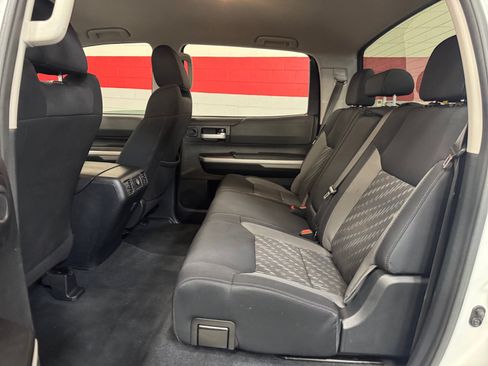 Used 2019 Toyota Tundra SR5 w/ SR5 Upgrade Package AWD/4WD image 17