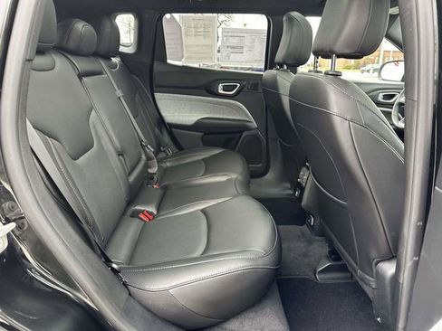 Used 2023 Jeep Compass Latitude w/ Sun and Sound Group AWD/4WD image 24