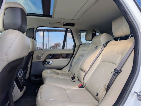 Used 2019 Land Rover Range Rover HSE image 17