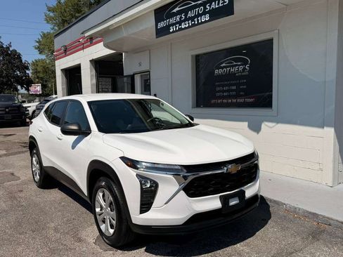 Used 2024 Chevrolet Trax LS w/ Driver Confidence Package FWD image 10