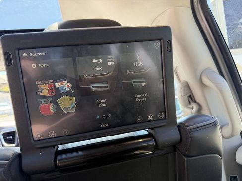 Used 2018 Chrysler Pacifica Limited FWD image 15