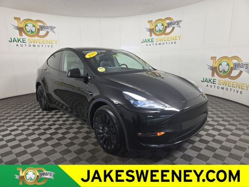 Used 2024 Tesla Model Y Long Range AWD/4WD image 1