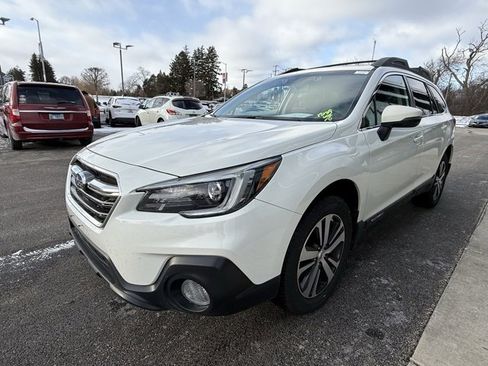 Used 2018 Subaru Outback 2.5i Limited image 3