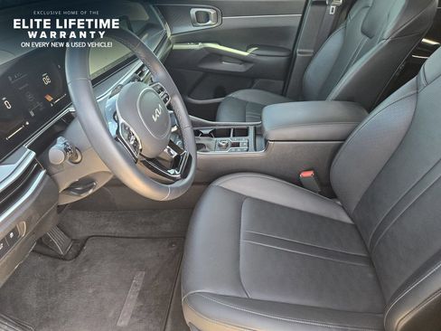 Certified 2025 Kia Sorento EX w/ Panoramic Sunroof Package AWD/4WD image 11
