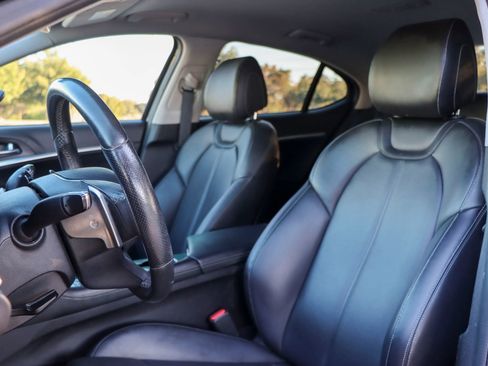 Used 2019 Genesis G70 2.0T Advanced image 14