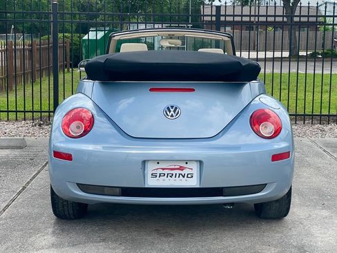 Used 2010 Volkswagen Beetle Convertible image 8