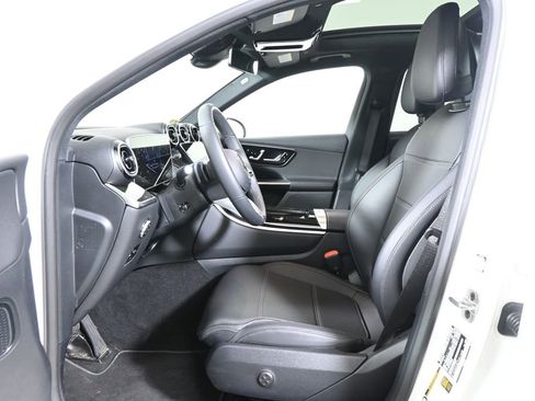 Used 2026 Mercedes-Benz GLC 300 4MATIC image 3