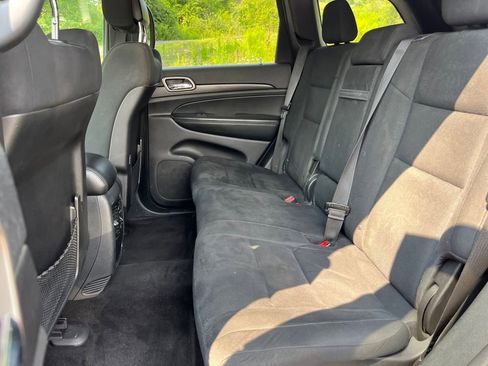 Used 2017 Jeep Grand Cherokee Laredo w/ Quick Order Package 23E image 23